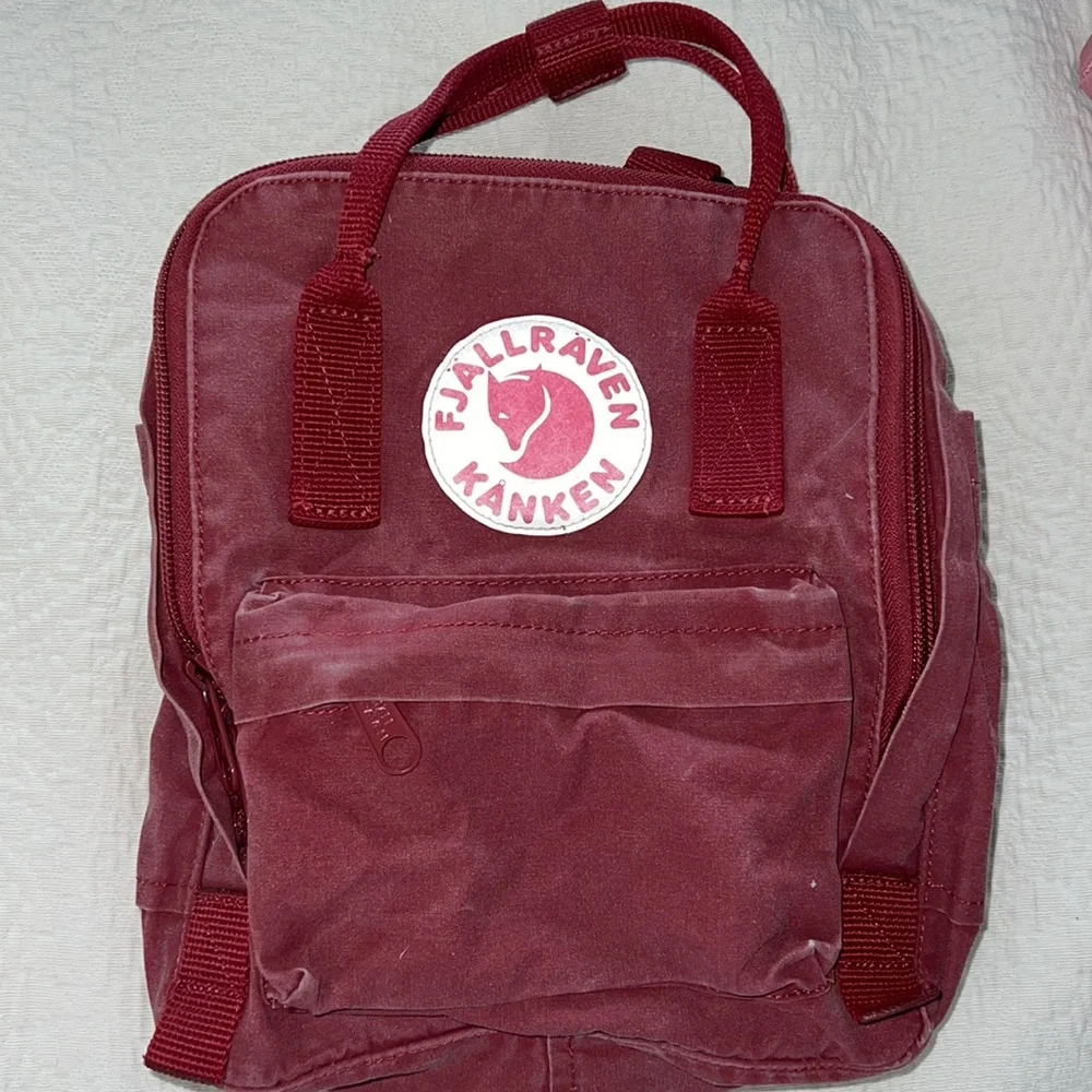 🍒FJALL RAVEN🍒 - Picture 1 of 4